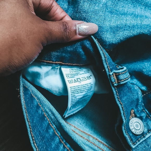 EUC Old Navy Curvy Shorts - Picture 3 of 3